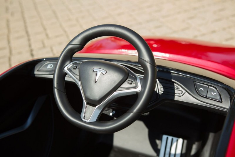 Электромобиль Tesla S